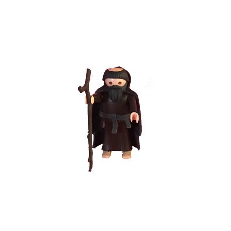 Abad marron con capa negra